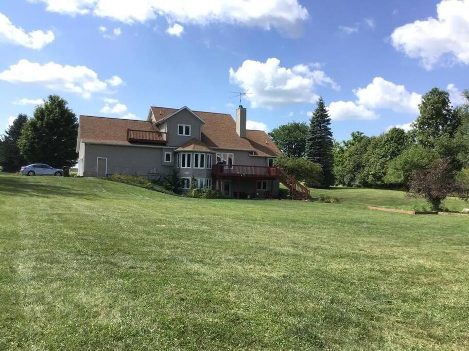 Вилла House On Grass Runway With Fly-In/Fly-Out Access Tecumseh Экстерьер фото
