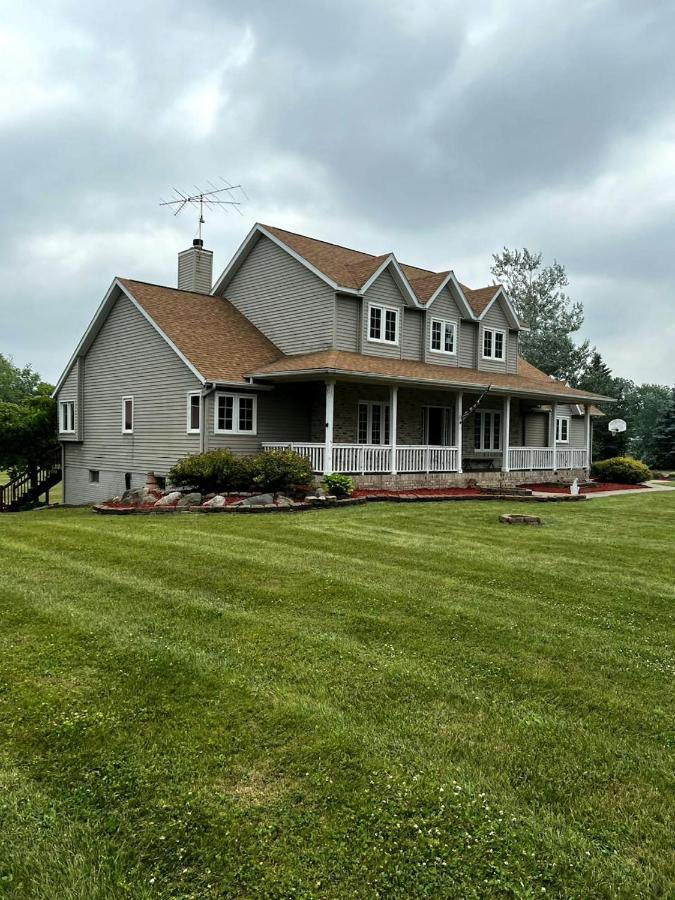 Вилла House On Grass Runway With Fly-In/Fly-Out Access Tecumseh Экстерьер фото